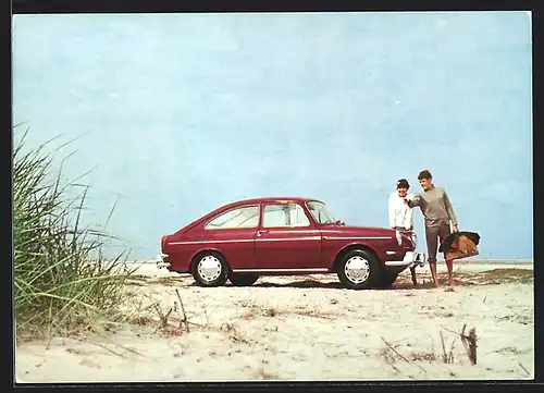 AK Junges Paar mit VW am Meer
