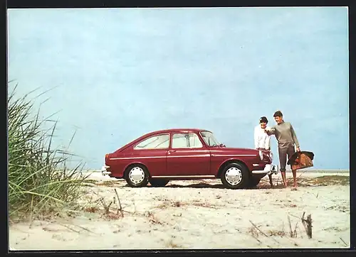AK Junges Paar mit VW am Meer