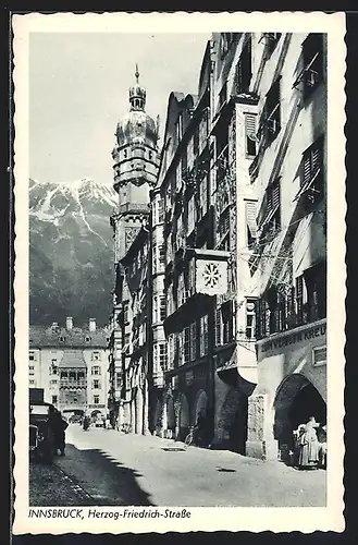 AK Innsbruck, Herzog-Friedrich-Strasse mit Gasthaus Zum Weissen Kreu...