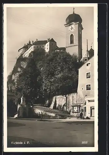 AK Kufstein i. T., Strassenpartie mit Blick zum Schloss