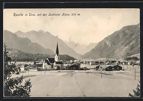 AK Reutte in Tirol, Ortsansicht mit den Lechtaler Alpen