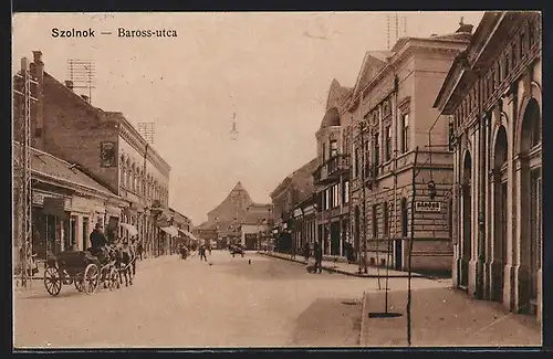 AK Szolnok, Baross-utca, Strasse mit Geschäften