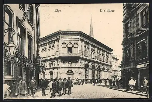 AK Riga, Die Börse mit Passanten