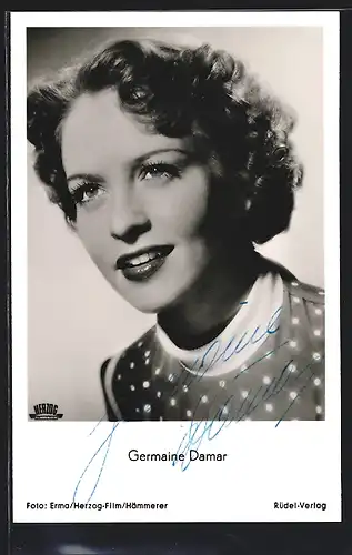 AK Schauspielerin Germaine Damar, im sommerlichen Kleid, gesehen in König der Manege, mit original Autograph