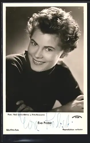 AK Schauspielerin Eva Probst am Lächeln, mit original Autograph