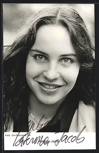 AK Schauspielerin Katerina Jacob mit Lächeln, mit original Autograph