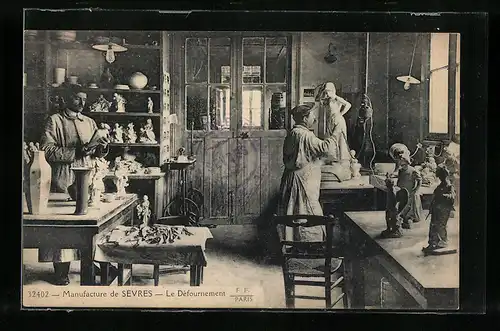 AK Sevres, Le Défournement