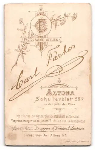 Fotografie Carl Färber, Altona, Schulterblatt 59a, Hübsches Mädchen mit Ohrringen mit ihrer süssen kleinen Schwester