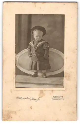 Fotografie Strauss, Plauen i. V., Bahnhofstr. 19, Kleines Kind im Matrosenkleid
