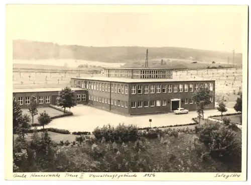 Fotografie unbekannter Fotograf, Ansicht Salzgitter, Verwaltungsgebäude der Grube Hannoversche Treue II.