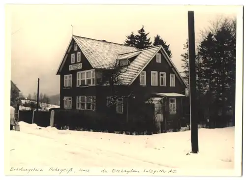 Fotografie unbekannter Fotograf, Ansicht Hohegeiss, Erholungsheim der Erzbergbau Salzgitter AG im Harz im Winter