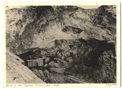 Fotografie unbekannter Fotograf, Ansicht Salzgitter-Finkenkuhle, Grubenbagger im Tagebau Grube Finkenkuhle