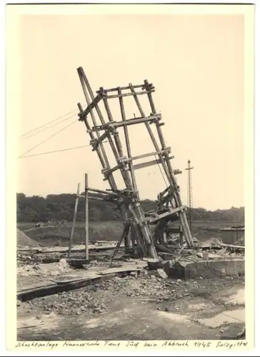 Fotografie unbekannter Fotograf, Ansicht Salzgitter, Abbruch der Schachtanlage Hannoversche Treue Süd, 1945