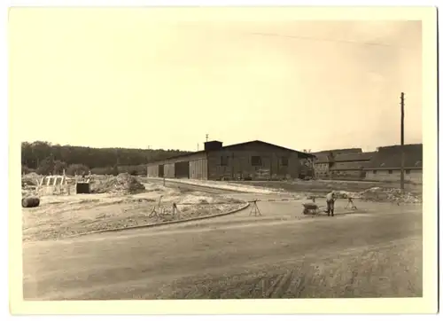 Fotografie unbekannter Fotograf, Ansicht Salzgitter-Gebharshagen, Einfahrt in die Sternberg Strasse, Lager IV