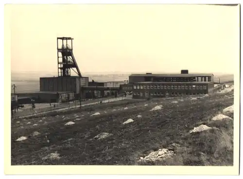 Fotografie unbekannter Fotograf, Ansicht Salzgitter, Schachtanlage Hannoversche Treue II. vor Umbau der Mannschaftskaue