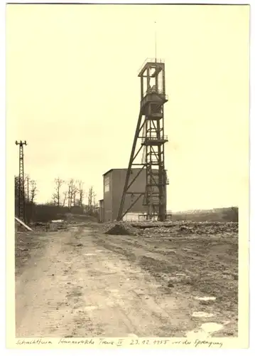 Fotografie unbekannter Fotograf, Ansicht Salzgitter, der Schachtturm des Tagebau Hannoversche Treue III.