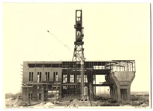 Fotografie unbekannter Fotograf, Ansicht Salzgitter-Ohlendorf, Bau des Roherzbunker der Schachtanlage Ohlendorf