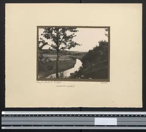Fotografie Georg Friedrich Leonhardt, Stuttgart, Landschafts-Panorama mit Flusslauf & Dorf in Schwaben 1925