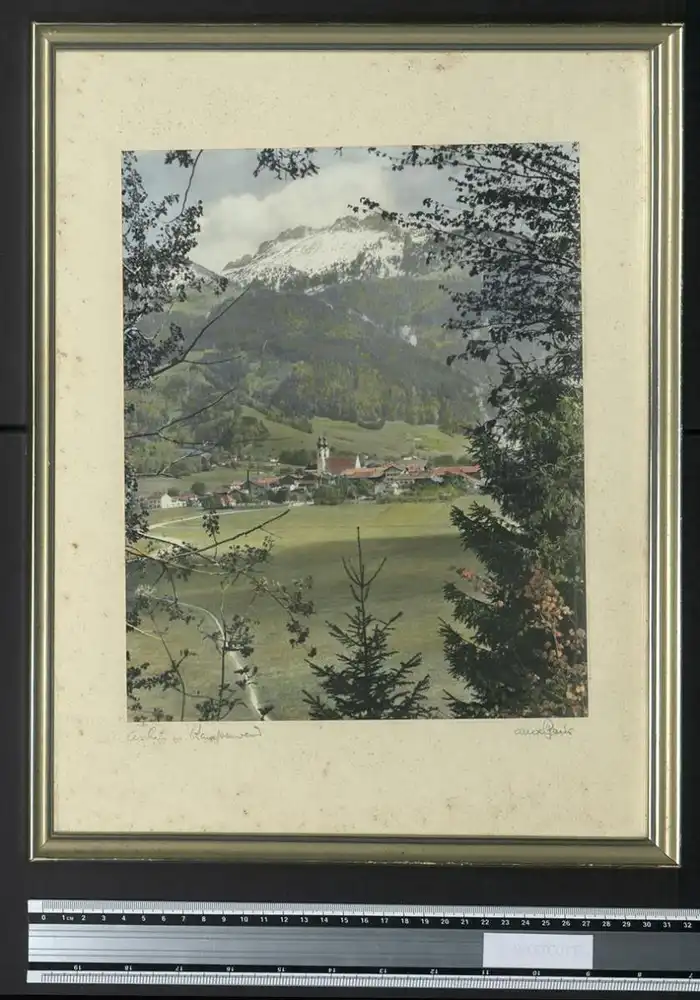 Fotografie Max Bauer, Ansicht Aschau im Chiemgau, Titel Aschau m. Kampenwand, Handkoloriert, hinter Glas im Rahmen 0