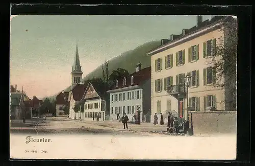 AK Fleurier, Strassenpartie mit Kirche