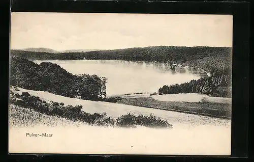 AK Pulver-Maar, Ortsansicht mit See