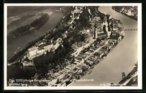 AK Burghausen a. d. Salzach, Fliegeraufnahme des Ortes mit Burg