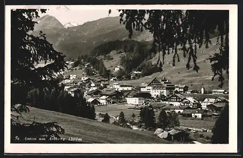 AK St. Anton am Arlberg, Teilansicht mit Bergen