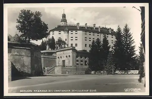 AK Innsbruck, Schloss Ambrass, Schlosshof