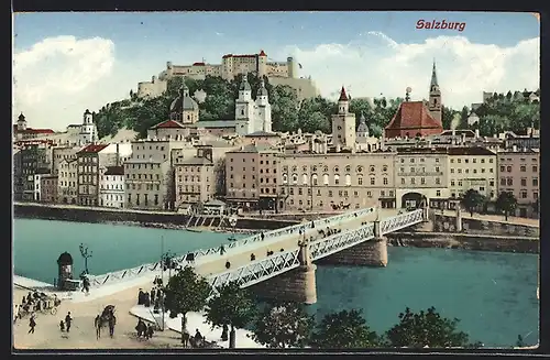 AK Salzburg, Flusspartie mit Brücke und Stadtansicht