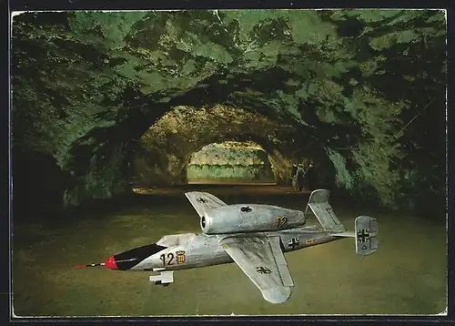 AK Hinterbrühl b. Mödling, Bergwerk Seegrotte, Unterirdischer See, Modell des Düsenjägers He 162