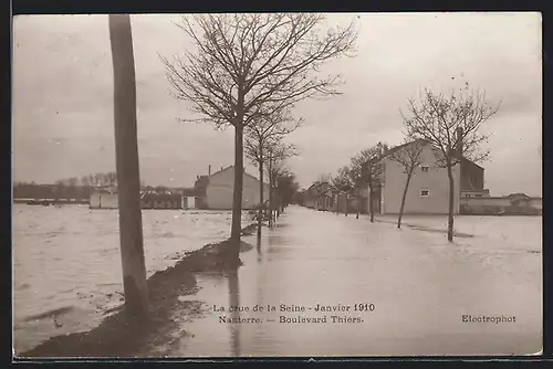AK Nanterre, Crue de la Seine 1910, Boulevard Thiers