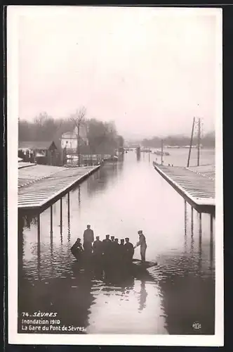 AK Sévres, La Gare du Pont, Hochwasser