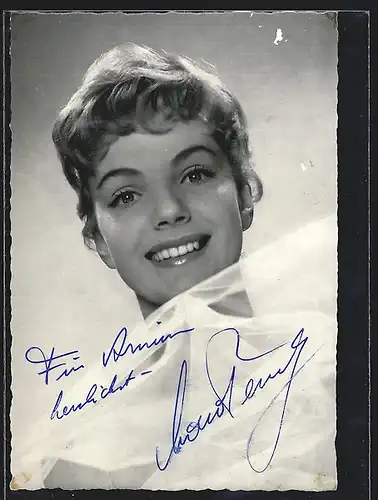 AK Schauspielerin Maria Perschy mit offenem Lächeln, mit original Autograph
