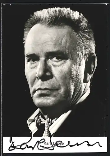 AK Schauspieler Karl Lange im Anzug, mit original Autograph