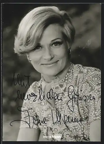 AK Schauspielerin Irene Mann im gemusterten Kleid, mit original Autograph