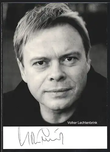 AK Schauspieler Volker Lechtenbrink mit ernstem Blick, mit original Autograph