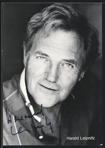 AK Schauspieler Harald Leipnitz schaut lächelnd in die Kamera, mit original Autograph
