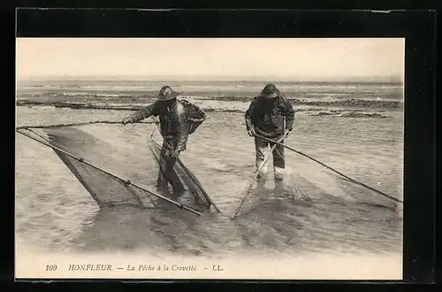 AK La Peche a la Crevette, Garnelenfischer bei der Arbeit