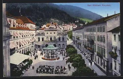 AK Bad Wildbad, der Kurplatz mit Passanten