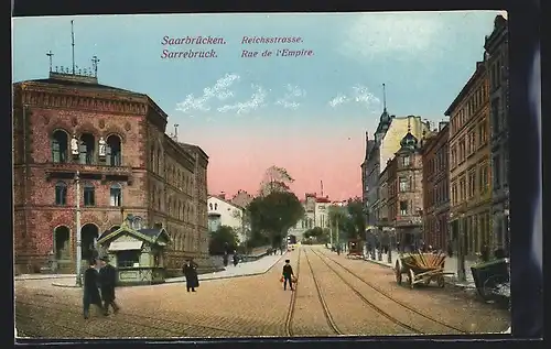 AK Saarbrücken, Reichsstrasse mit Passanten