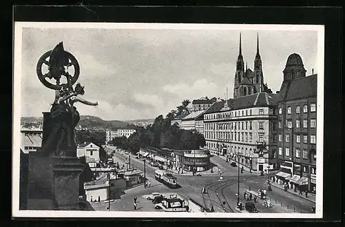AK Brünn / Brno, Bahnhofsplatz, Gesamtansicht, Strassenbahn