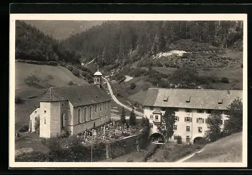 AK Wittichen im Schwarzwald, Kloster, Ortsansicht mit Bergen