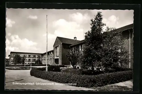 AK Schöppenstedt, Mittelpunktschule Aussenansicht