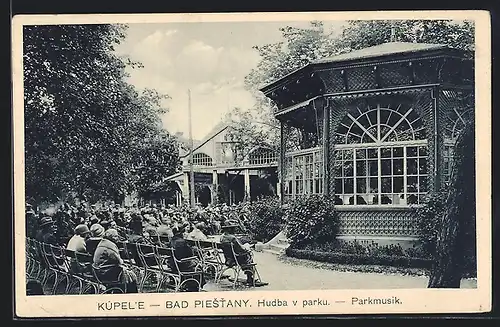 AK Piestany, Parkmusik mit Zuhörern