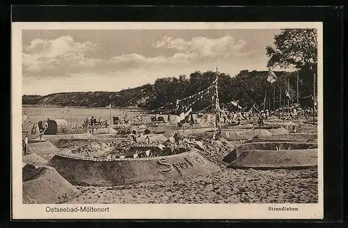 AK Möltenort, Strandszene mit Sandburg