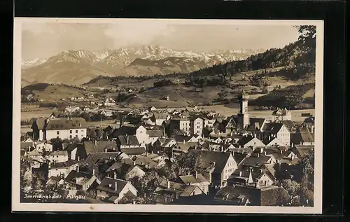 AK Immenstadt /Allgäu, Ortsansicht mit Bergen