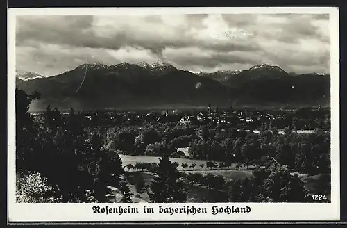 AK Rosenheim im bayerischen Hochland, Generalansicht der Stadt gegen die Berge
