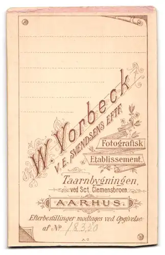 Fotografie W. Vorbeck, Aarhus, Mann mit gepflegtem Vollbart im Anzug