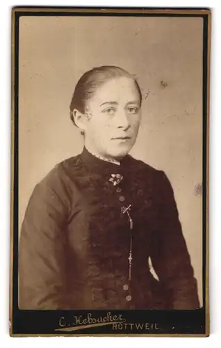 Fotografie Carl Hebsacker, Rottweil, Dame mit zurückgebundenem Haar