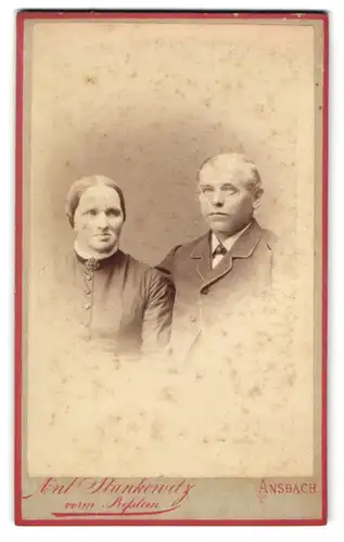 Fotografie Ant. Stankewitz, Ansbach, Mann und Frau im mittleren Alter in bürgerlicher Kleidung